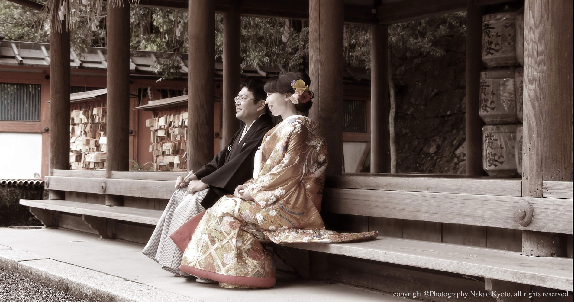 結婚写真　紋服と色打掛姿の新郎新婦様