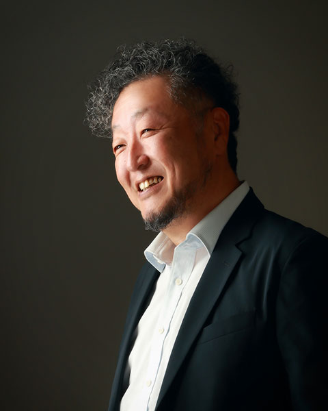 京都・中尾写真場 代表 / 写真家 中尾好宏 a portrait of Yoshihiro Nakao owner/photographer, Photography Nakao Kyoto