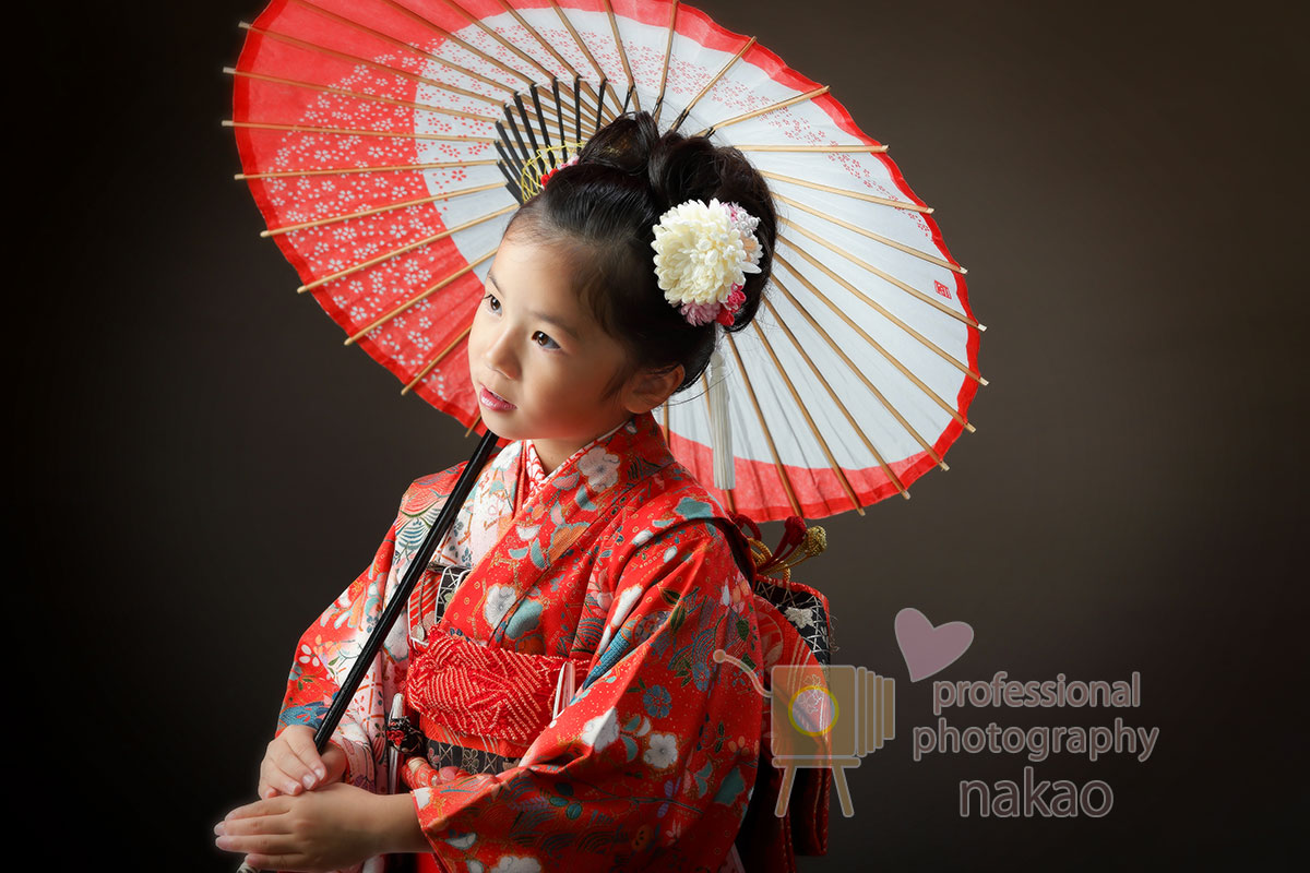 七五三の豆知識 傘を持った女の子の横顔