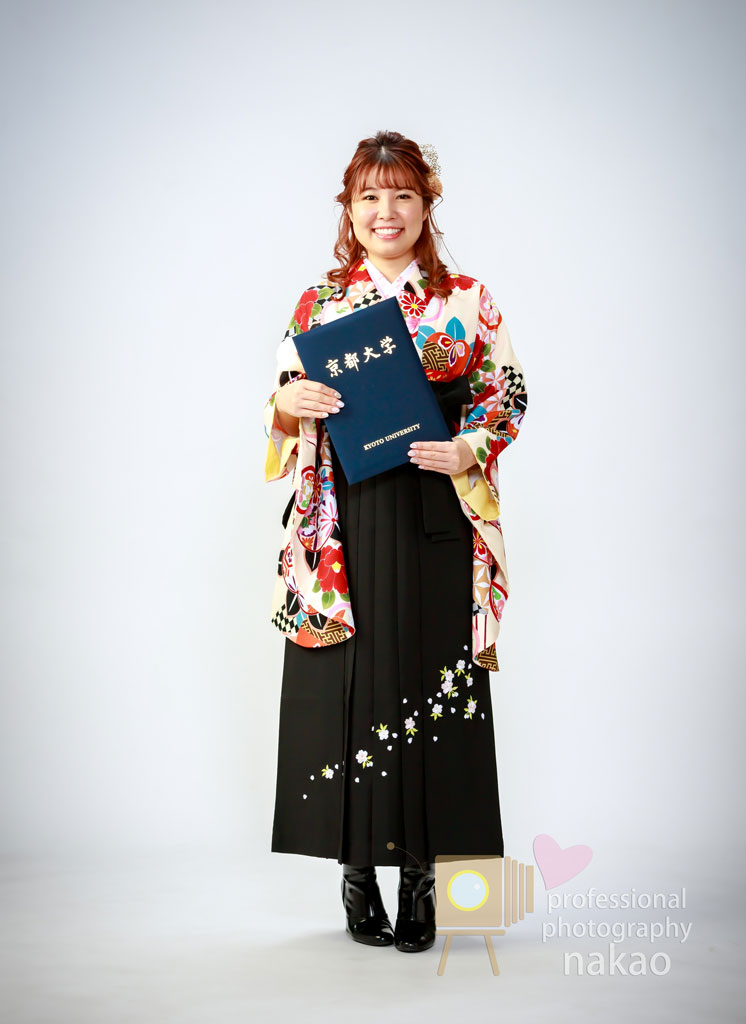 卒業写真 スタジオでの卒業生 ハカマスタイルの女子