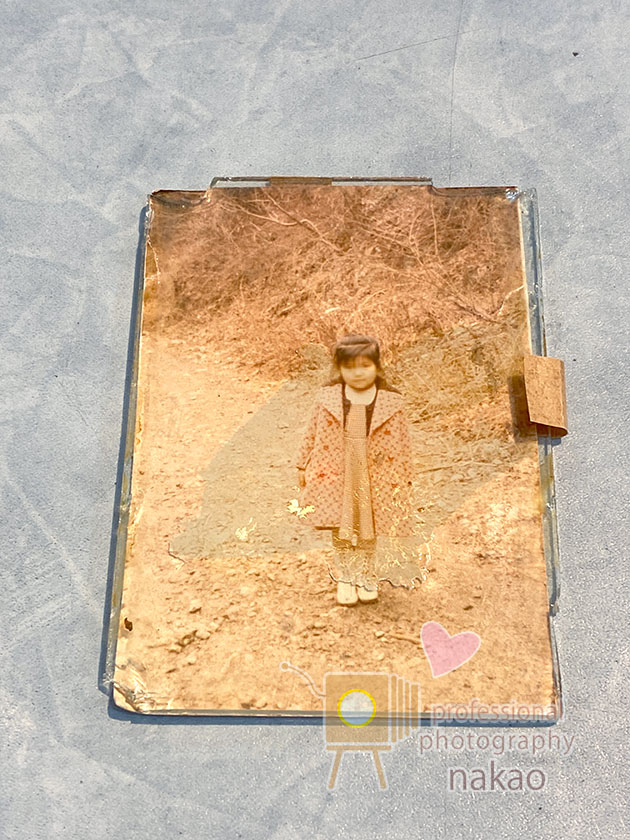 お持ち込みになった原版写真、変褪色が結構進んでます。