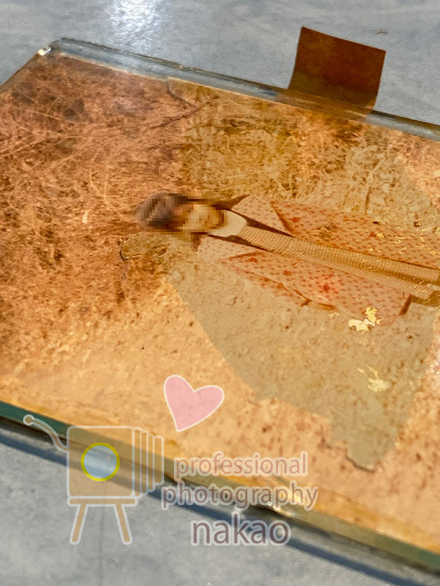 お持ち込みになった原版、一部がフレームのガラスに貼り付いてます。