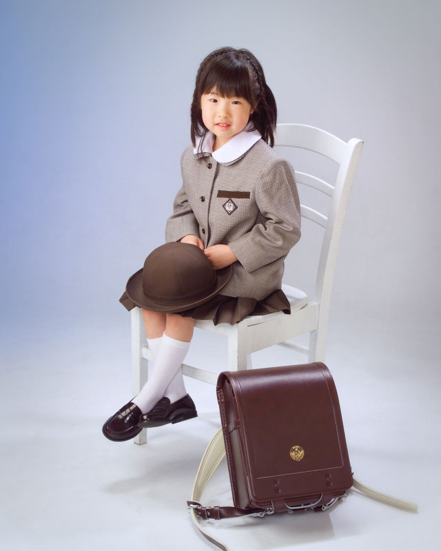 小学校入学記念写真 ランドセルとともに