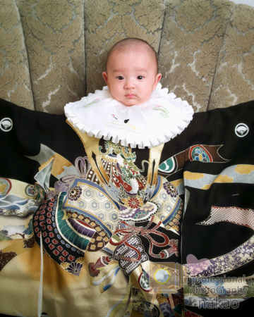 お宮参り(お宮詣り) キリッとキメる赤ちゃん